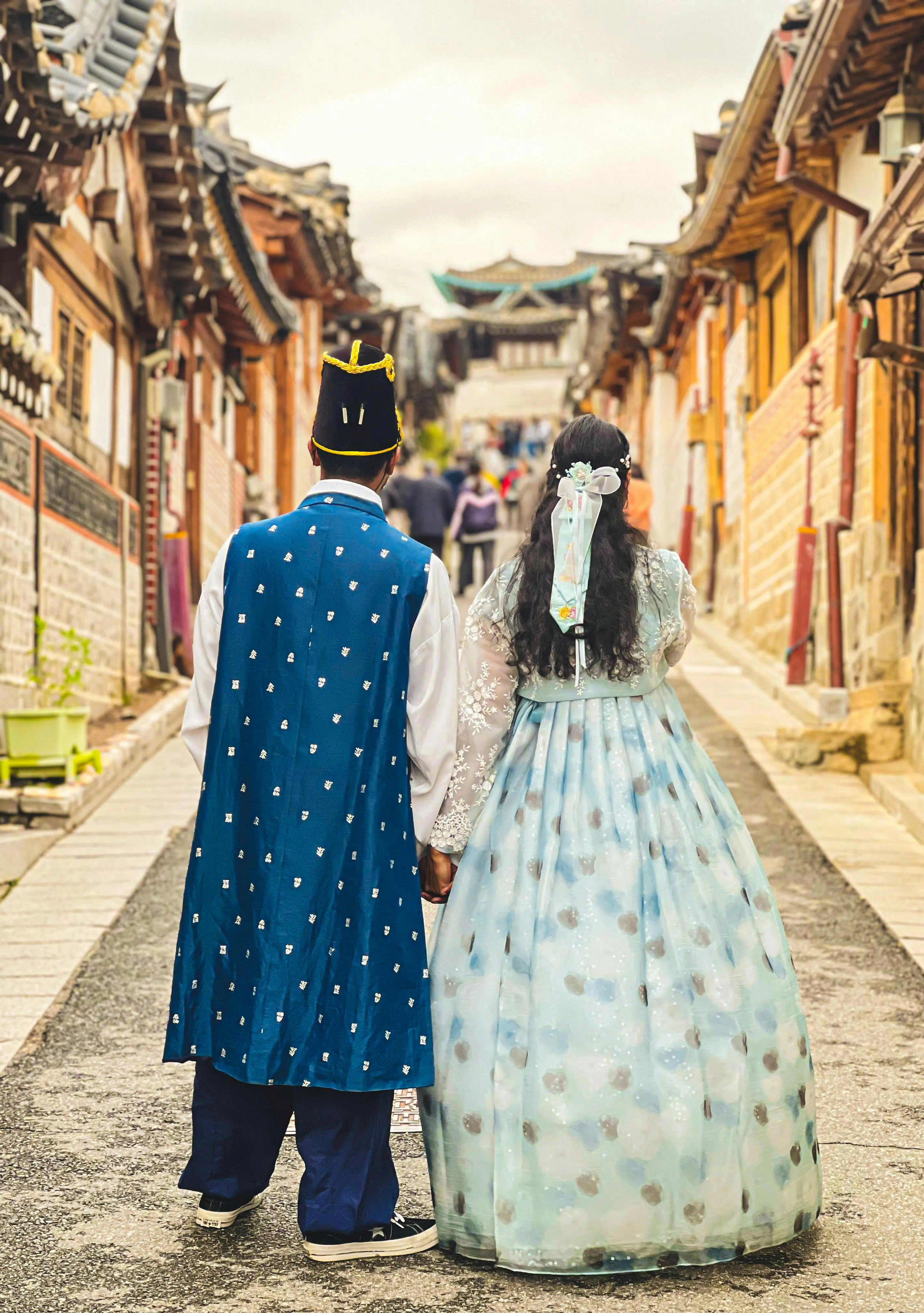 현대 패션 재해석한 전통 의복 소품