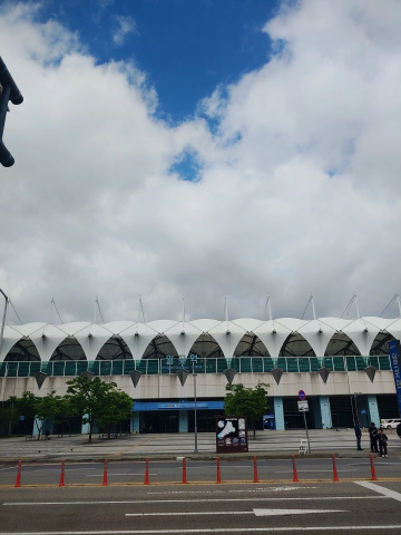 드넓은-바다-위의-흰-돛단배를-형상화한-아름다운-'월곶역'