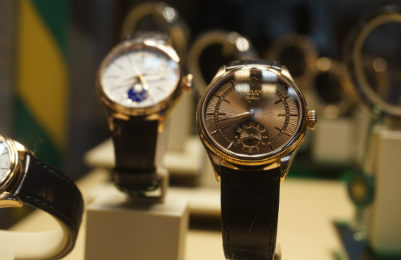이색 재테크, 한정판 시계 & 럭셔리 브랜드 제품 투자 – 희소성이 돈이 된다