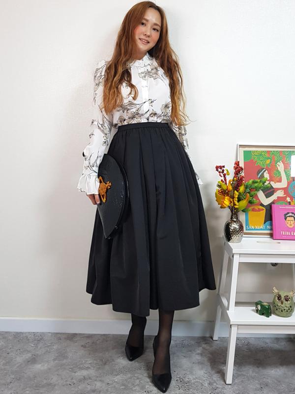 프라다 원단 밴딩 플레어 미디 롱 스커트 / A라인 사계절 블랙