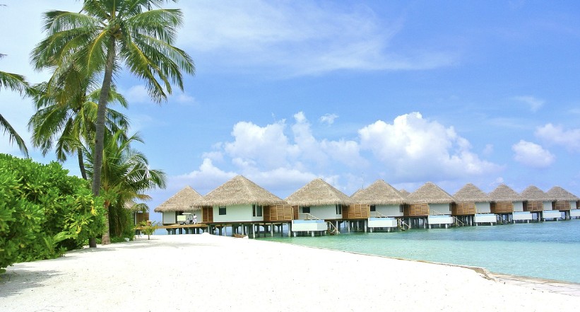 여름 해외 숨은 휴양지 몰디브 해변 사진