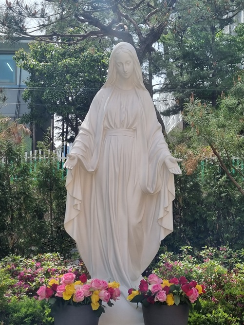 천안 두정동성당 성모상