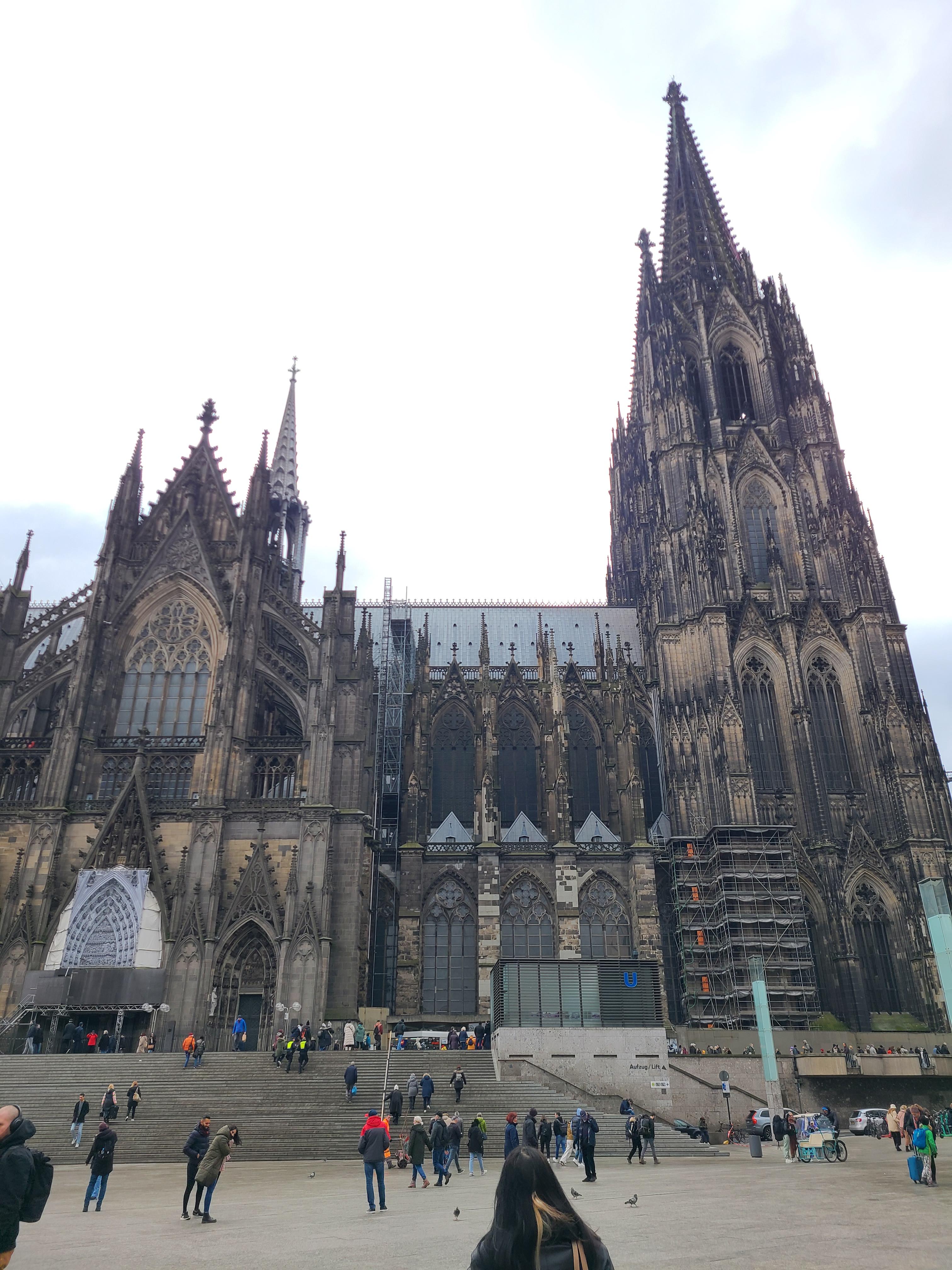 쾰른 역에서 내려서 보이는 대성당