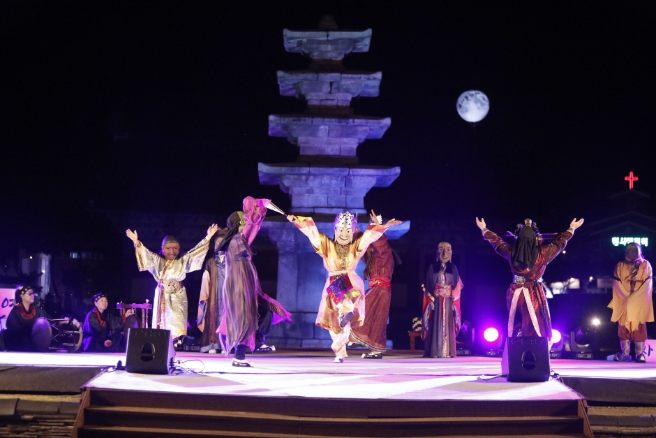 부여 국가유산 야행의 공연