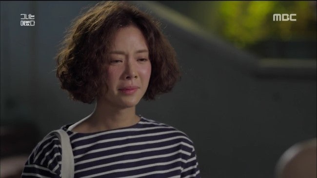 외모에 울고 있는 혜진 사진