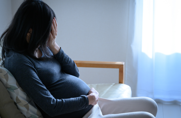 좌절하는 임산부