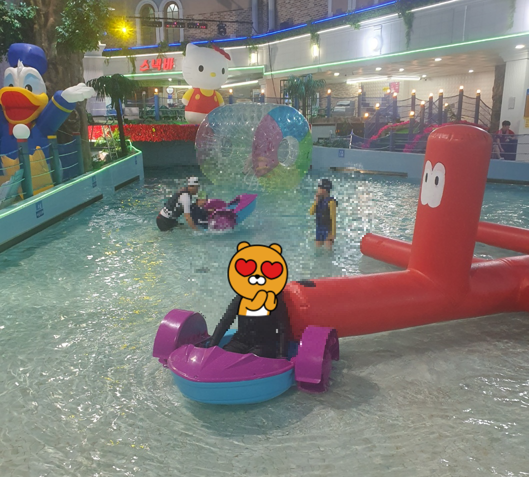 파도풀장에 있는 이용시설들