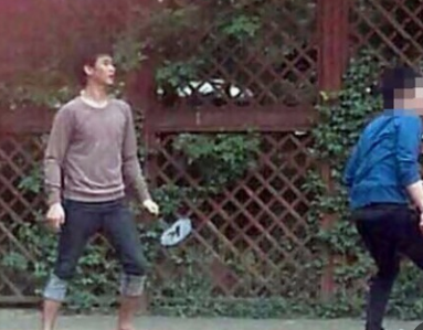 배우 김수현 태국팬미팅 배드민턴 논란