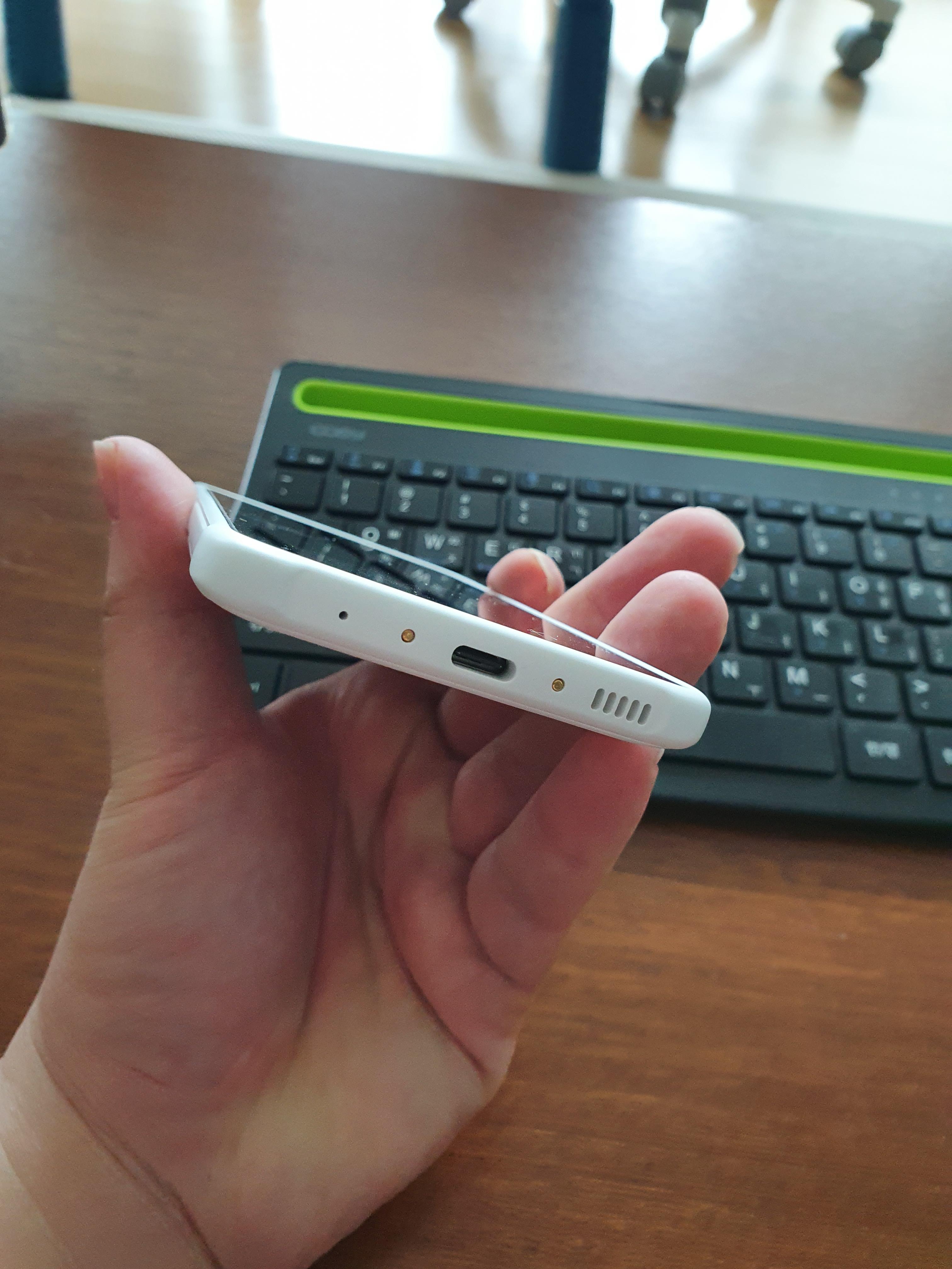 갤럭시 XCOVER 5 아래 하단 사진, c포트와 스피커