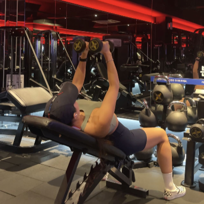 Women- Incline-Dumbel-Fly-look