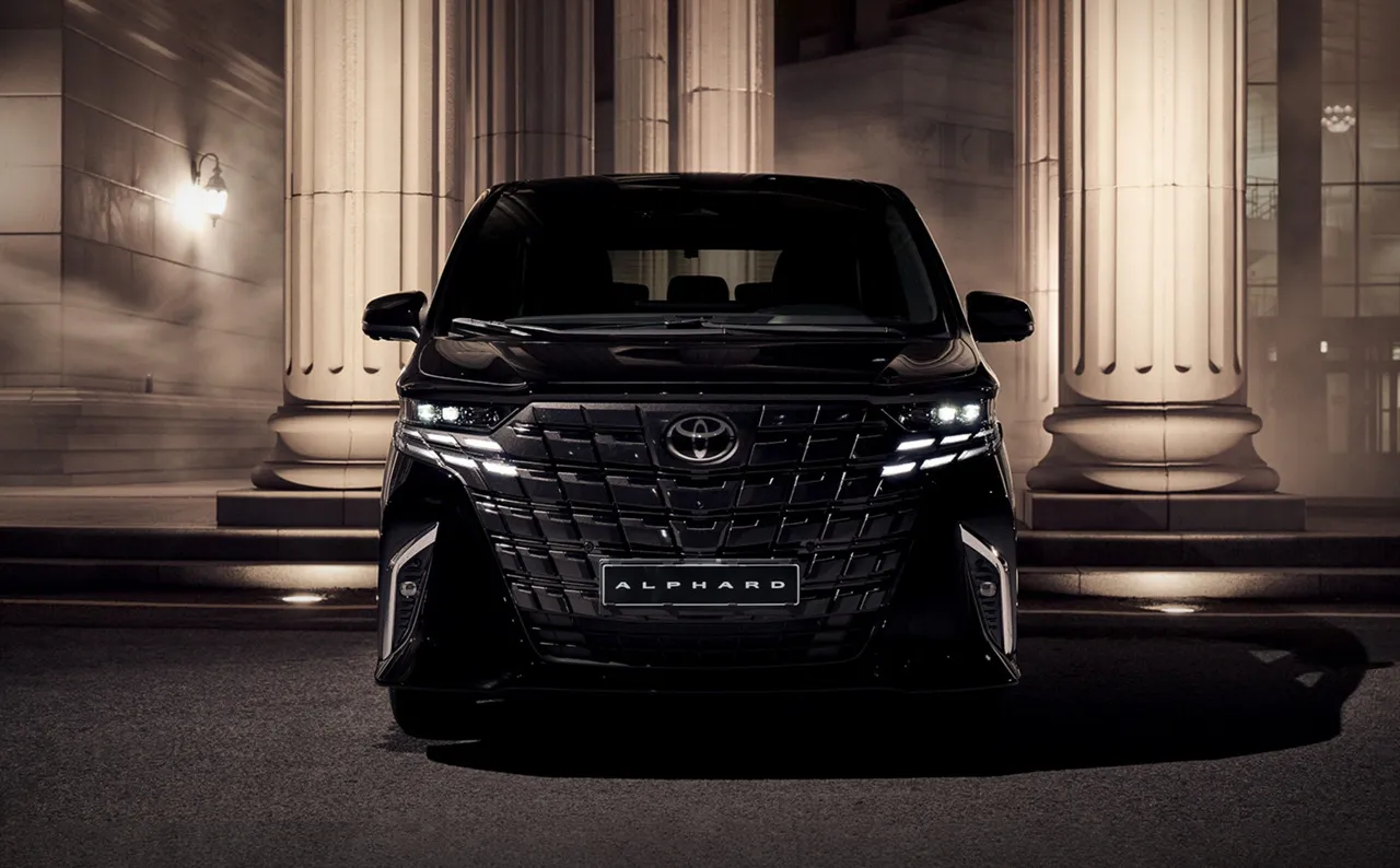 토요타 알파드 하이브리드 차량 이미지