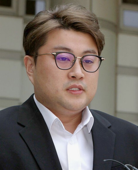 가수 김호중 목발짚고 등장 충격적인 검찰 구형