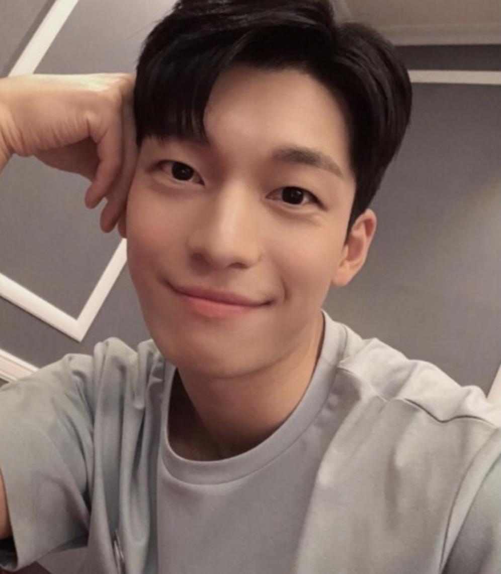 위하준 인스타 셀카