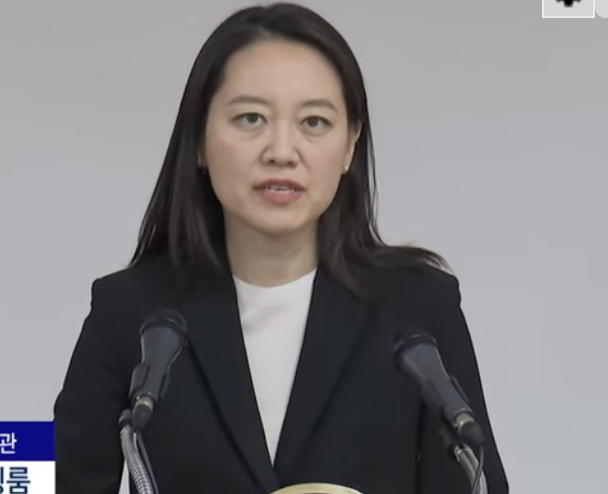 이진 공보관 국적 논란 진실