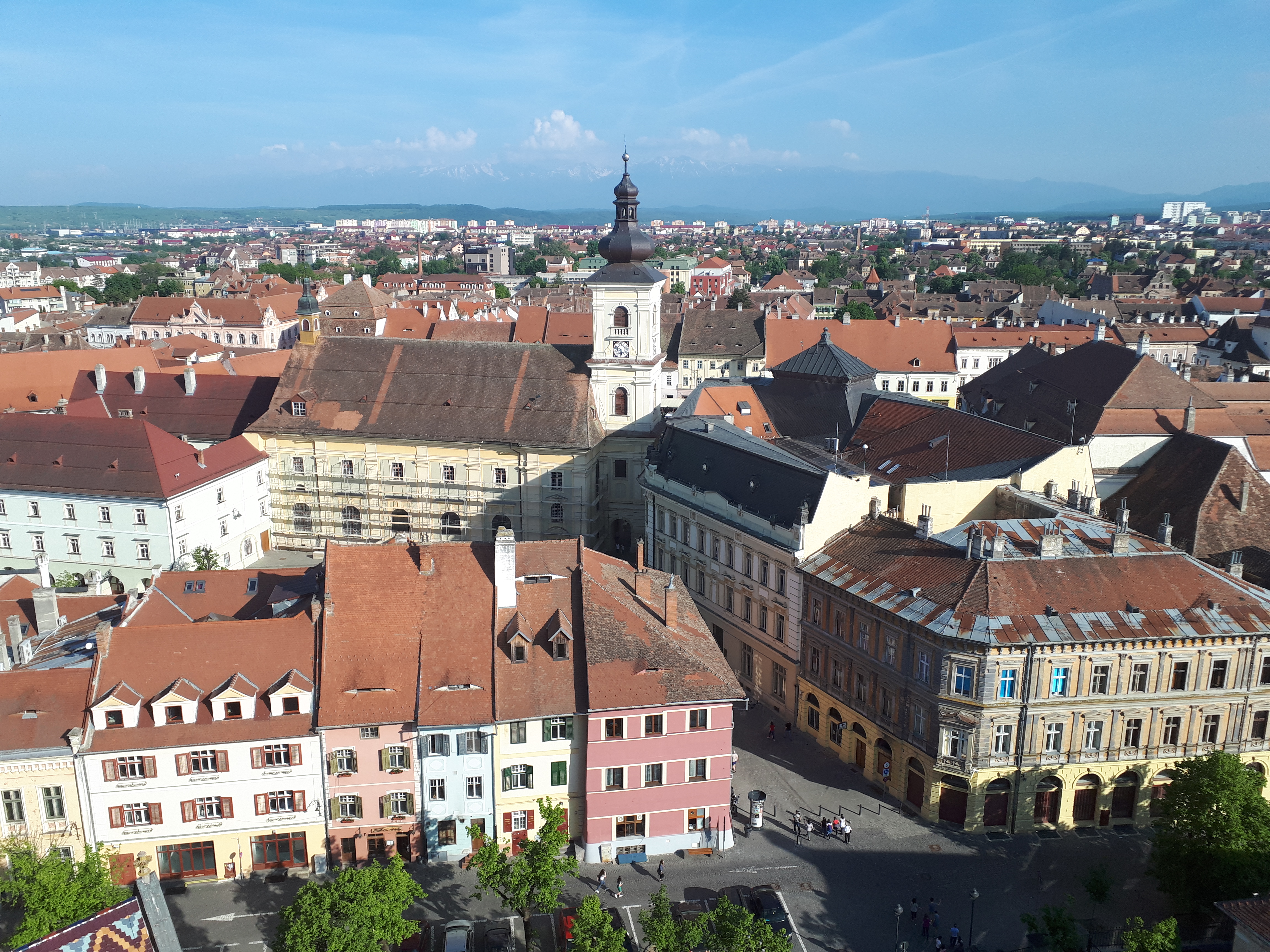 루마니아 시비우 시뷰 루터 대성당에서 바라본 성삼위 로마 가톨릭 교회