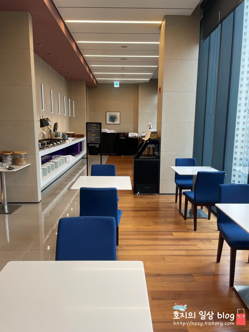 코트야드 메리어트 수원 이그제큐티브 라운지 전경
