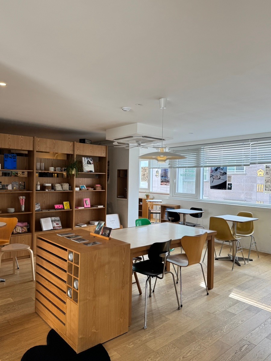 브라운하우스 연남 카페 내부 사진