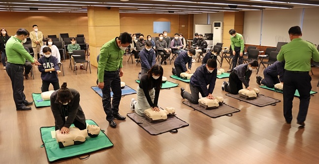 CU 자동심장충격기 설치 AED