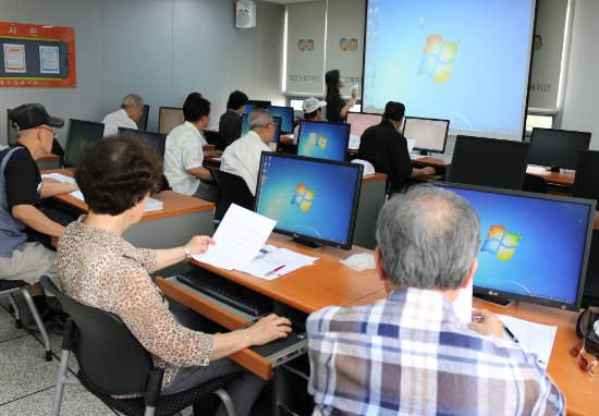 노인복지관의 컴퓨터 교실