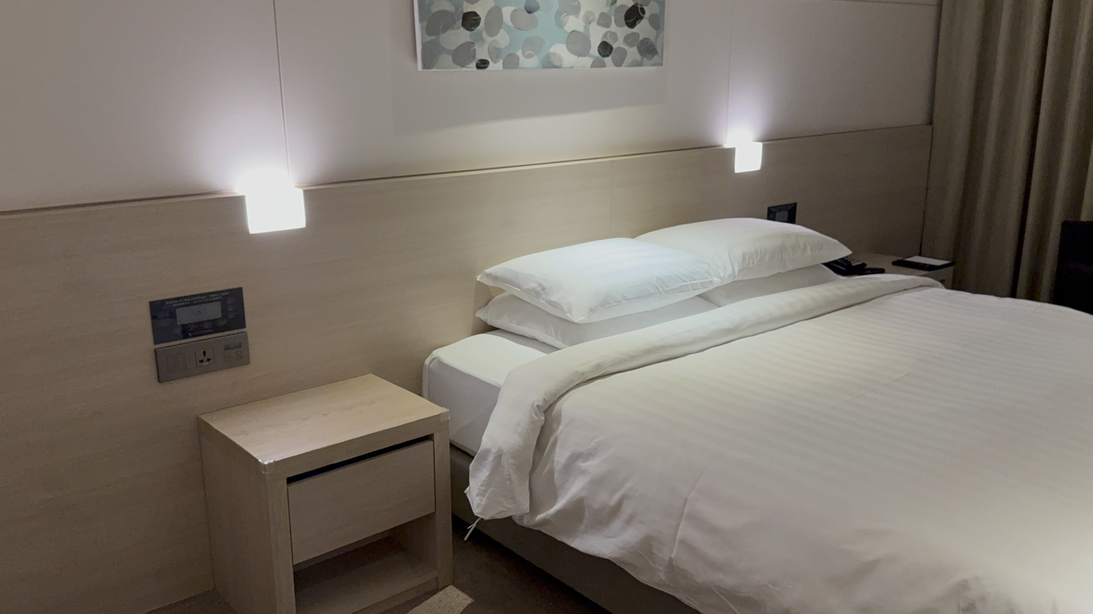 더본 객실 침대