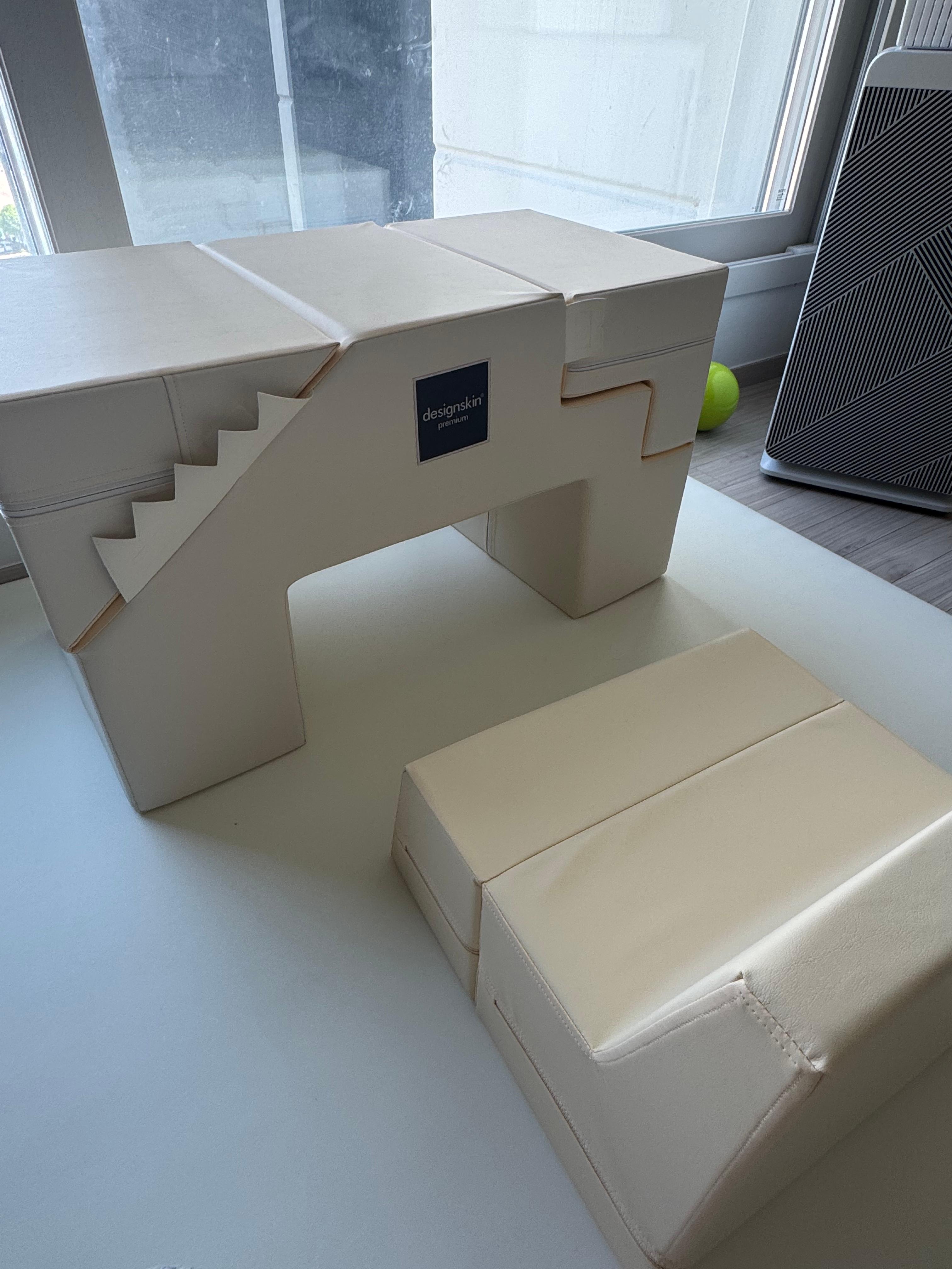 디지인스킨테이블 책상과 의자로 활용한 사진