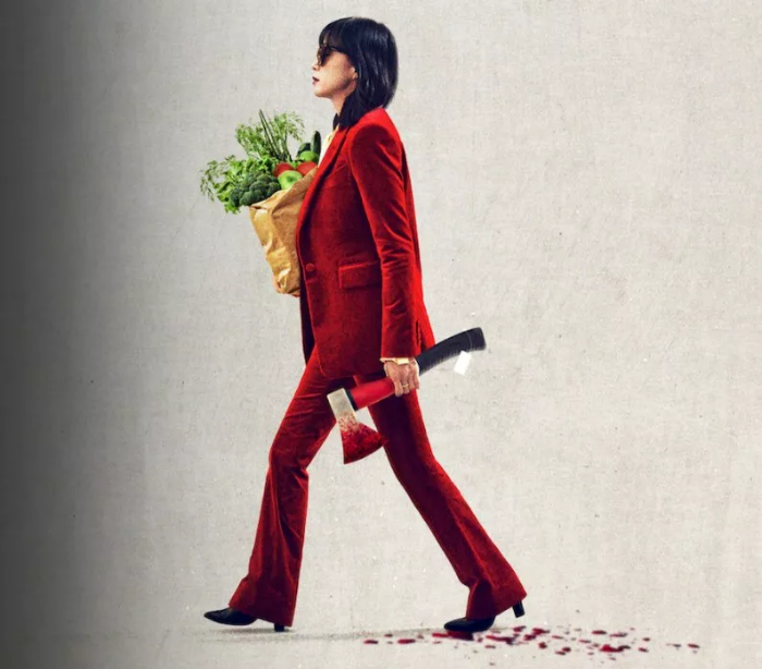 길복순 포스터 빨간 투피스를 입고 걸어가는 길복순