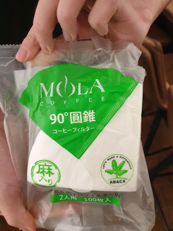 처음 보는 Mola 커피 필터. abaca로 만든 필터다.