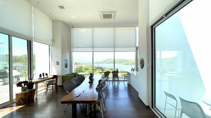 양평 갤러리 카페 카포레 3층 실내 전경