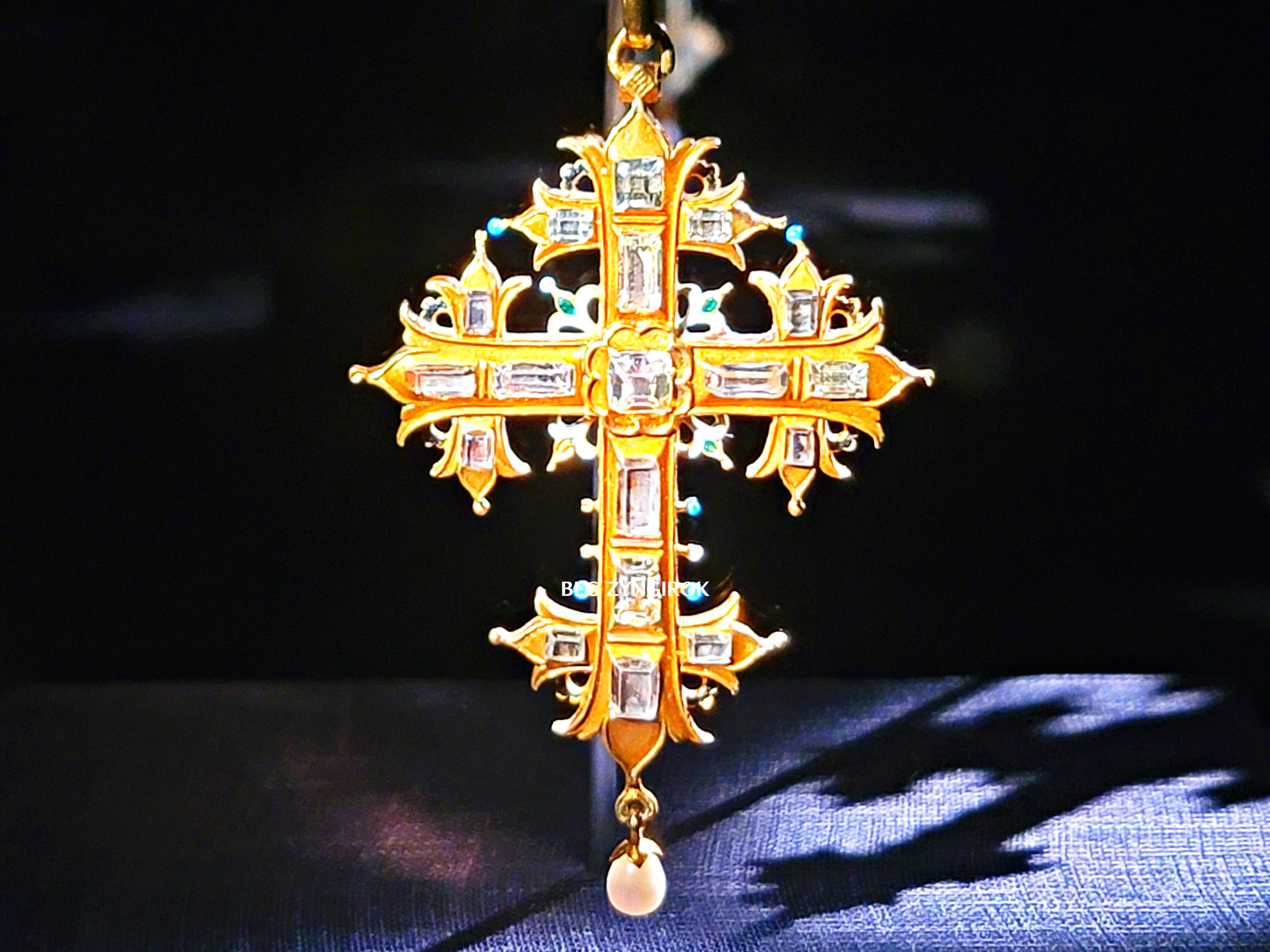 롯데타워 - 롯데뮤지엄 고혹의 보석 매혹의 시간 - 신성에서 예술로 주얼리 정신사 전시품 모습이다.