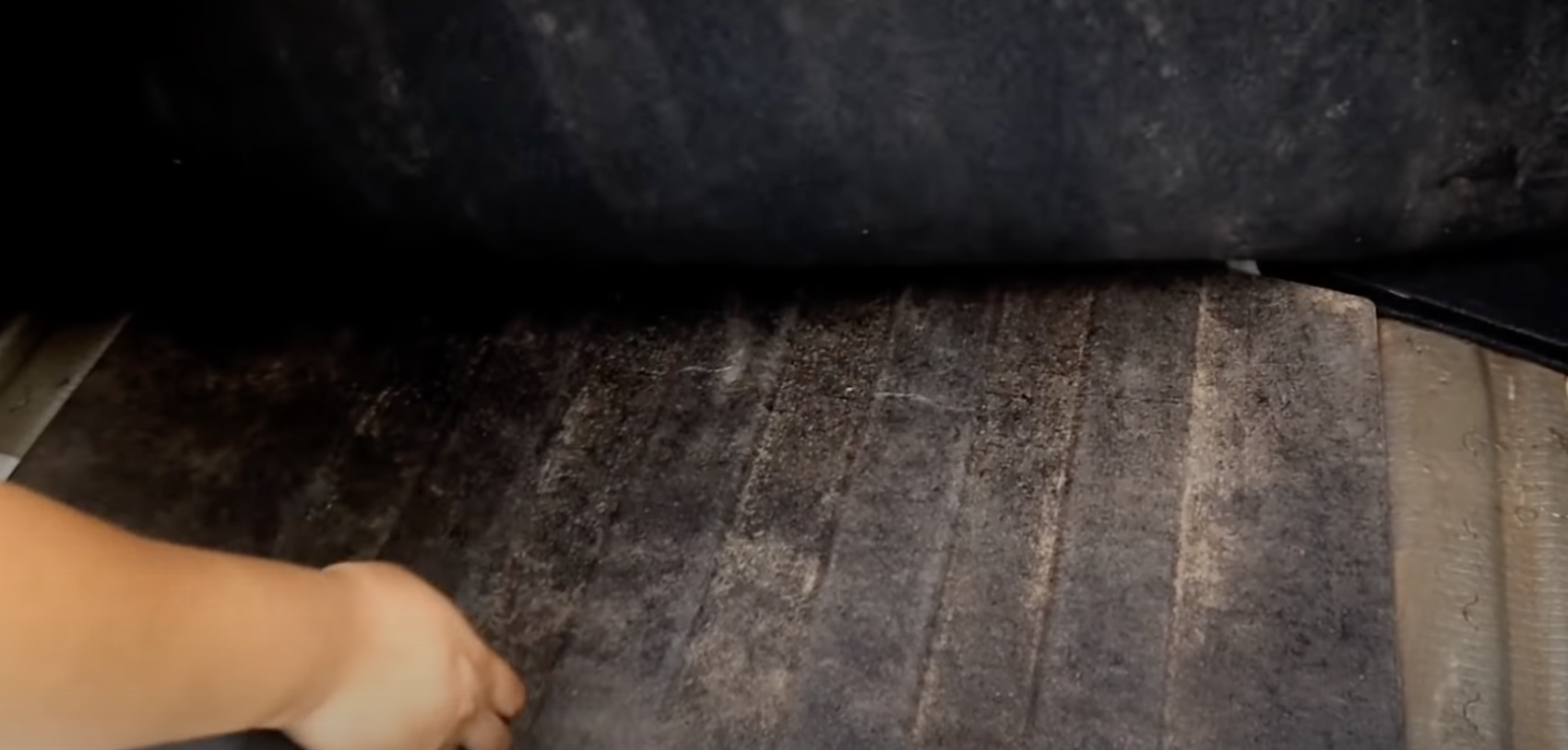 침수차량 트렁크 하부 확인하기