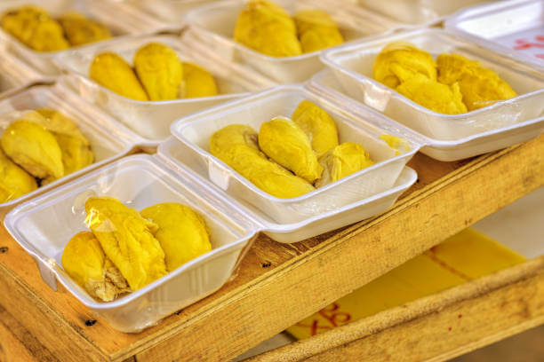 두리안 효능&#44; 냄새 이유는 무엇일까요? 두리안은 직접 먹으면 매우 맛있지만 냄새는 상상 그 이상으로 지독하다고 알려져 있습니다. 냄새 이유와 두리안 칼로리 등 두리안에 대해 알아봤습니다. 참고하세요~