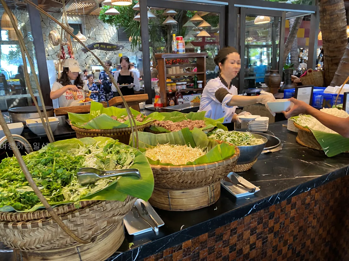 베트남-나트랑-아미아나리조트-조식-후기-꼭-먹어봐야하는-음식-추천(반세오,쌀국수,과일-등)