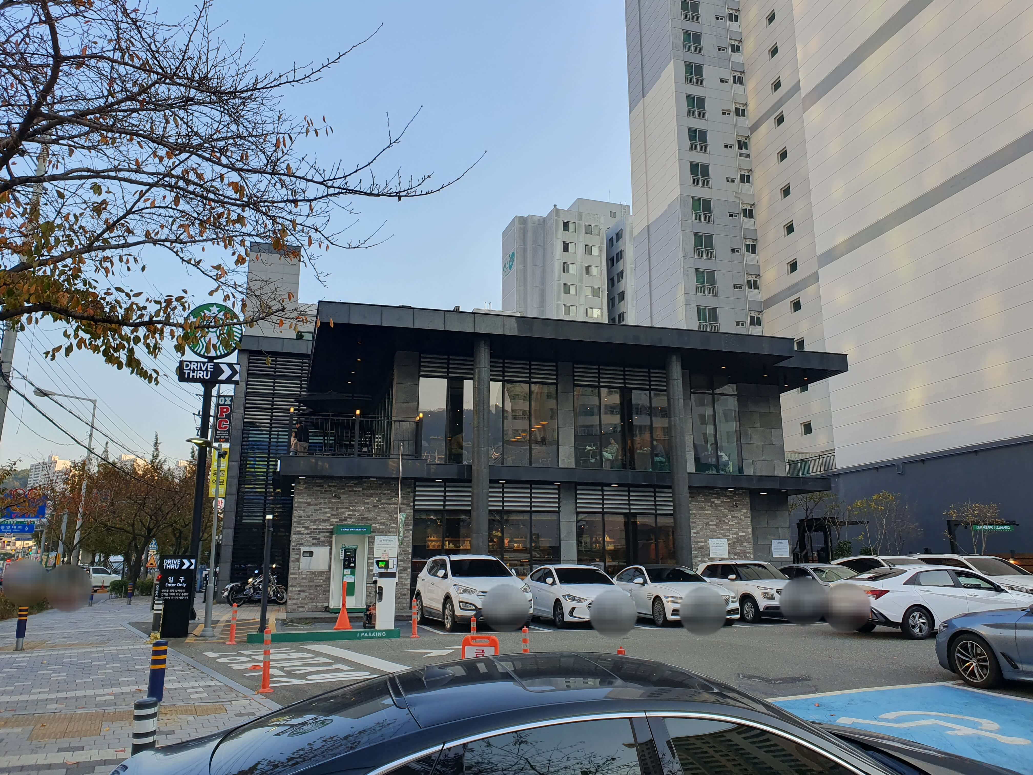 장전동 래미안아파트 앞 스타벅스 온천장역DT점