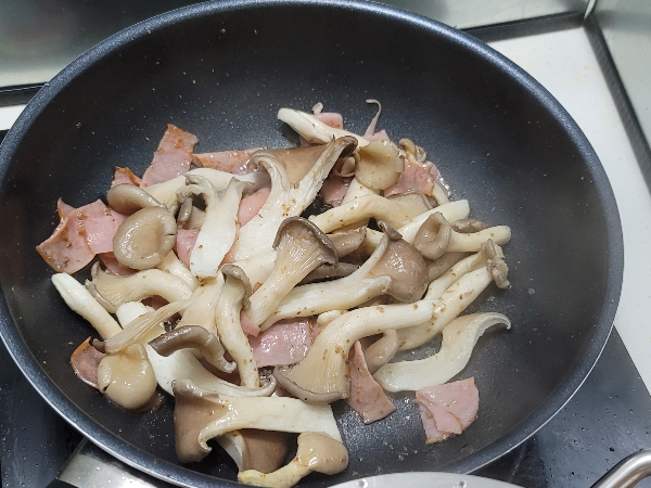 느타리 버섯과 베이컨