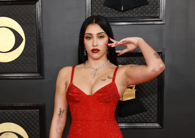 티모시의 첫 연인 루데스 레온