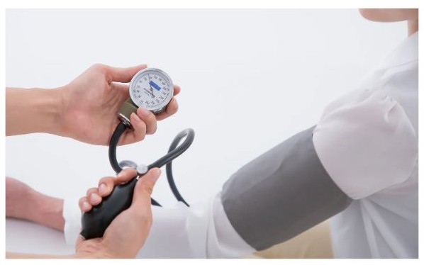 혈압 낮추는 방법 혈압 재는 방법 이미지