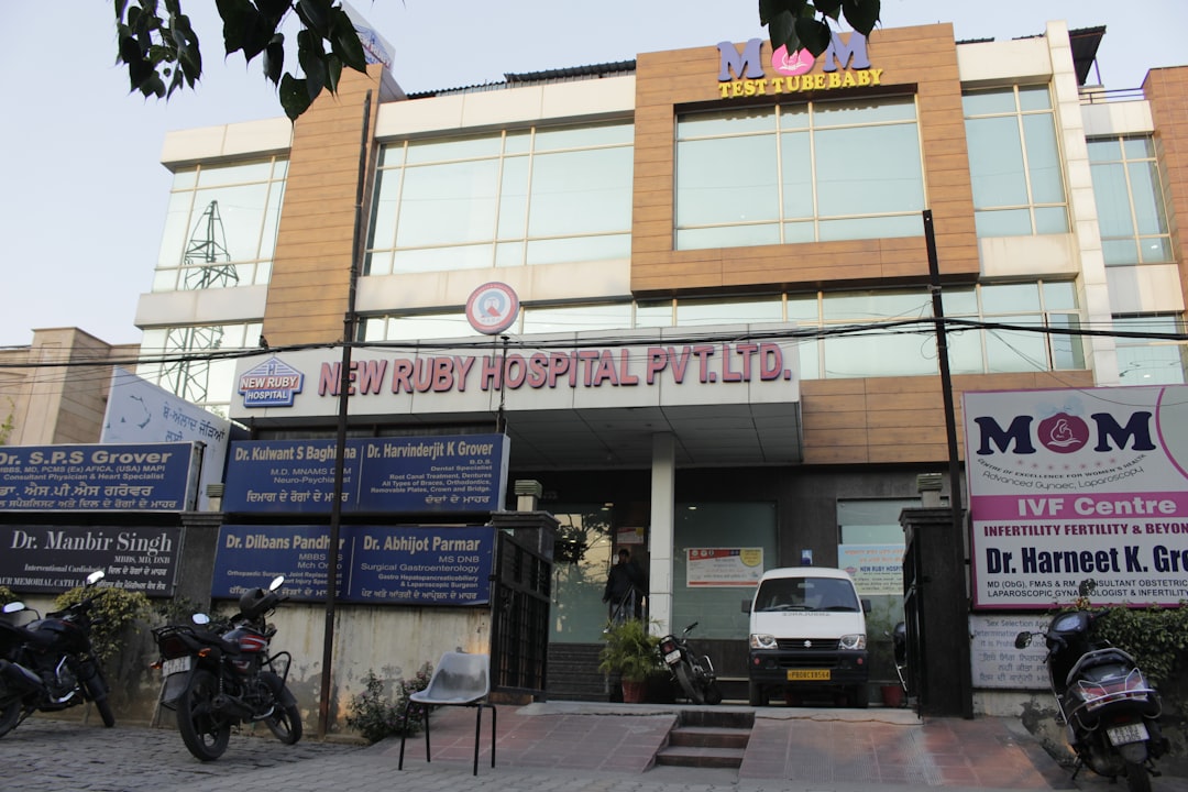 '병원' (hospital)