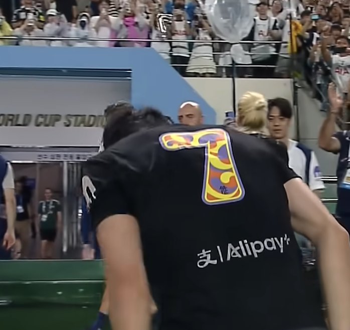 손흥민 고별전: 잘 있어 토트넘 뜨거운 눈물, 관중도 울었다.