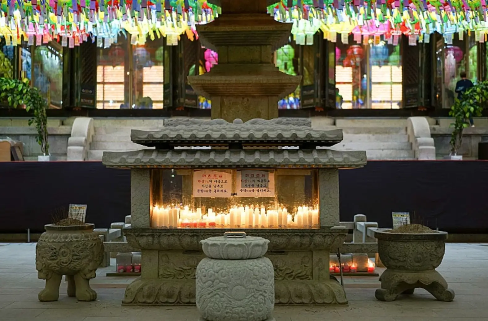 봉은사 촛대와 향로, 그리고 연등