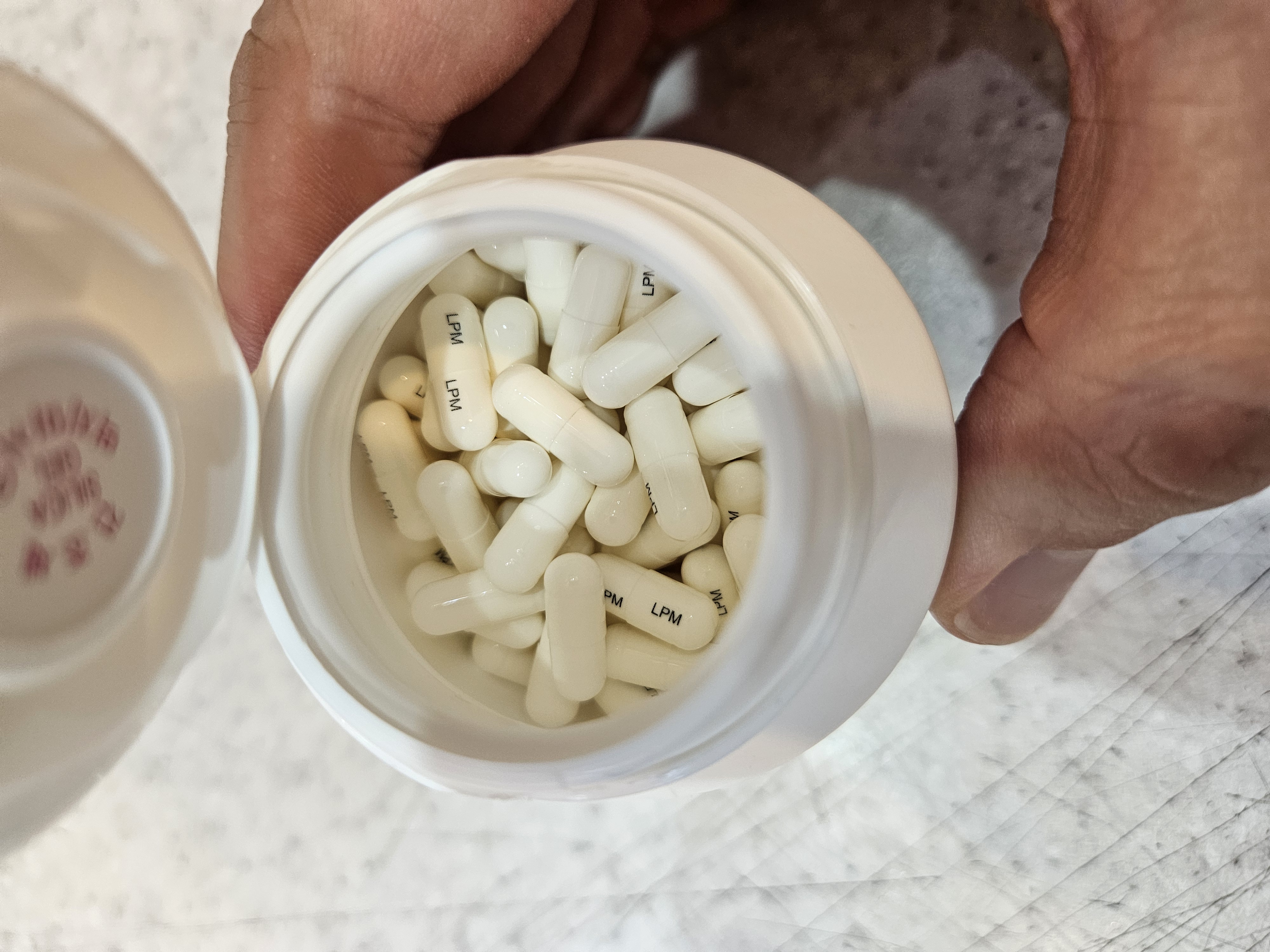 며칠째 노인 설사 때문에 지사제 로프민 캡슐 먹는데, 안전하게 복용하는 법은?