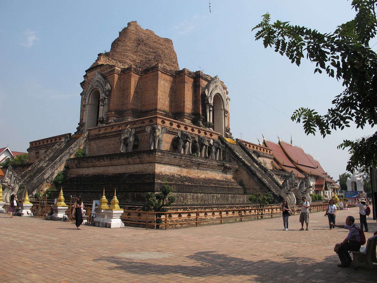왓 체디루앙(Wat Chedi Luang)
