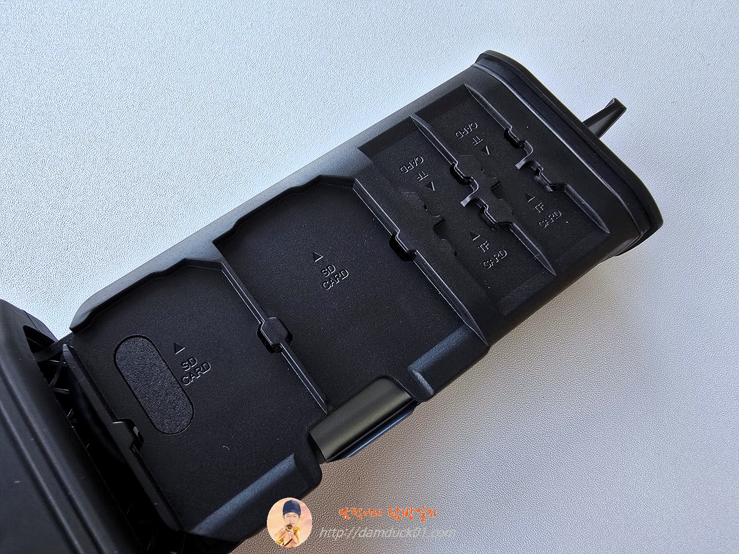 COMAN E10 다목적 고속 카드 리더 박스 컴팩트&amp;#44; 다목적 및 번개 빠른 데이터 전송&amp;#44; TF SD 카드 리더 케이스