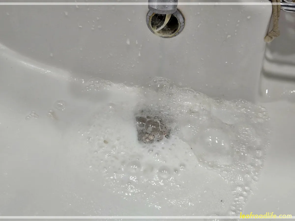 세면대-배수구-베이킹소다-구연산-과탄산소다-넣기