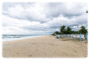 양양의 남쪽 끝자락&amp;#44; 경북과 경계에 자리한 지경리해수욕장