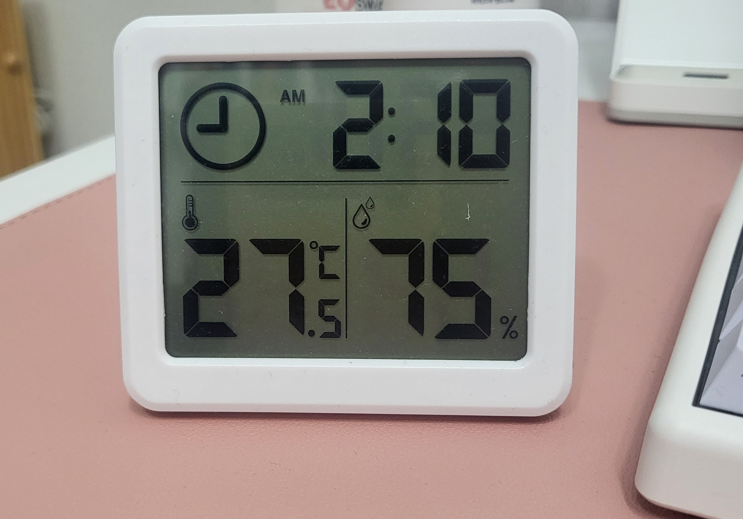 습도계에 표시된 습도75%