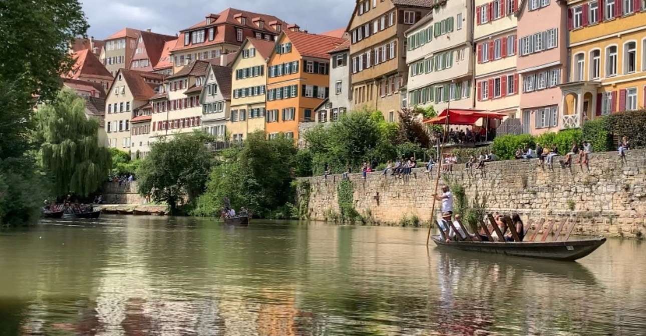 넥카강과 펀팅 보트