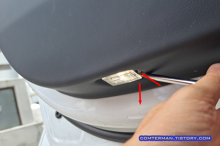 테슬라 모델3 하이랜드 퍼들 램프 분리 도구