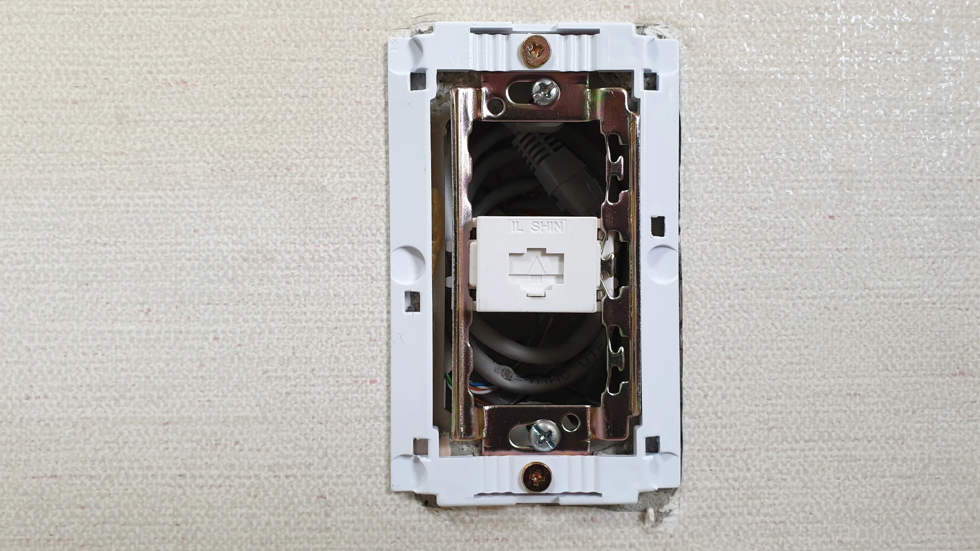 인터넷 단자 고정 모습