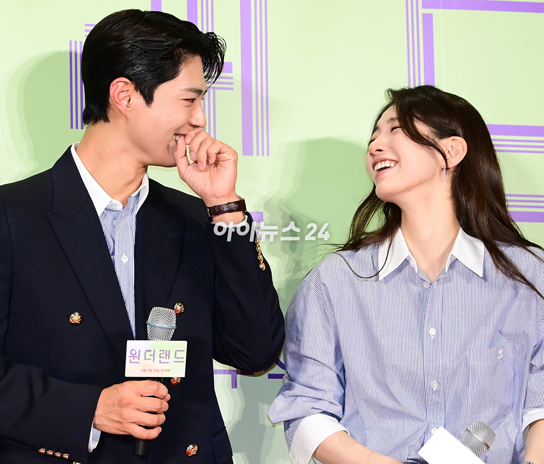 배우 박보검과 수지가 31일 오후 서울 강남구 삼성동 코엑스 메가박스에서 열린 영화 '원더랜드'(감독 김태용) VIP 시사회에 참석하고 있다. [사진=정소희 기자]