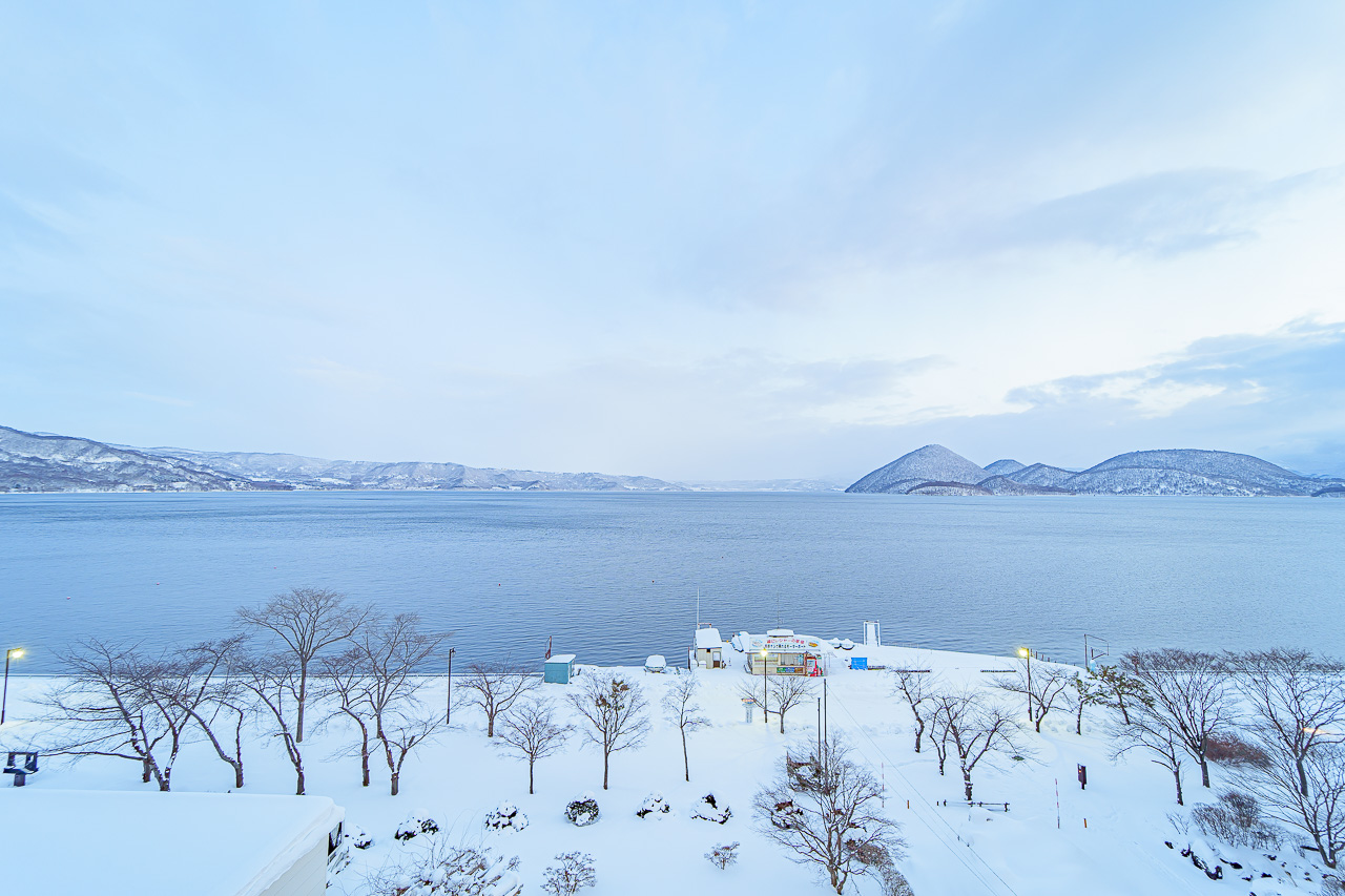 Toya Kanko Hotel: A Winter Lake View and Japanese Meals — original photograph 10
